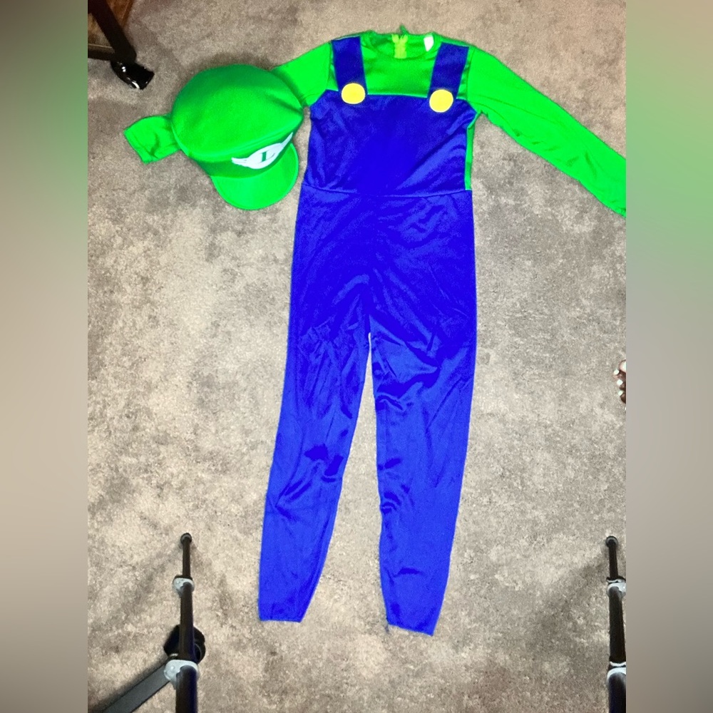 Luigi Kids Custom size Large.